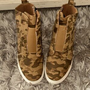 Women Camouflage booties